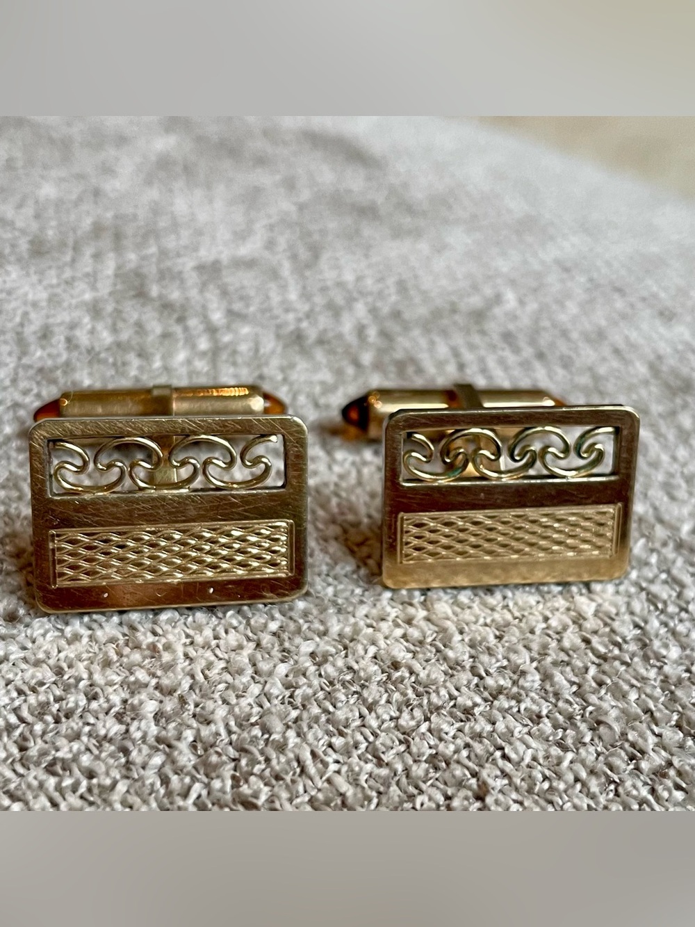Krementz US Circa 1950’s Gold Tone Filigree Cabochon Toggle Bolt Cuff Links